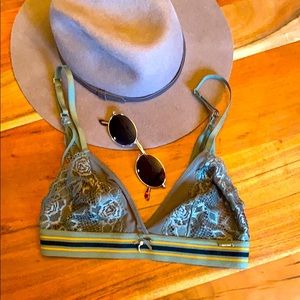 🔥5/$15🔥 La Vie En Rose Bra